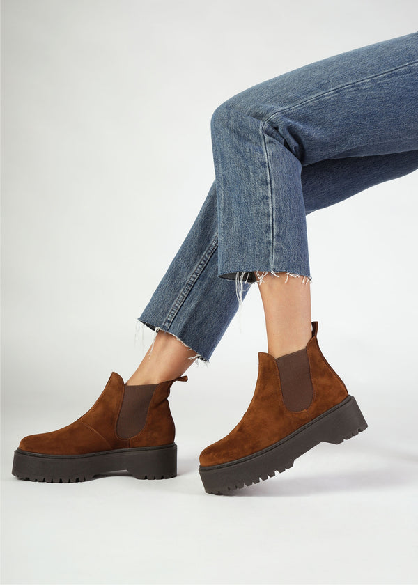 Lassi Tan Suede Chunky Chelsea Boots