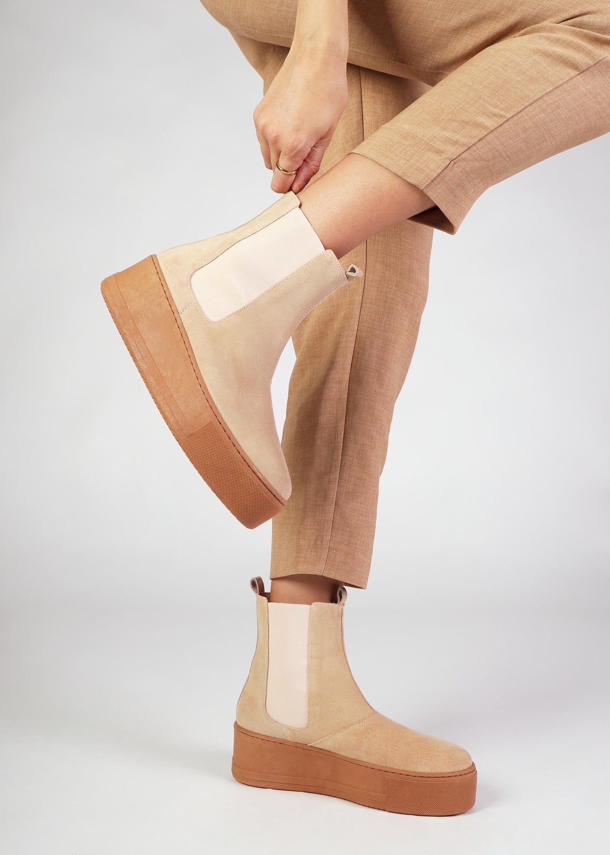 Tred Beige Suede Flatform Chelsea Boots
