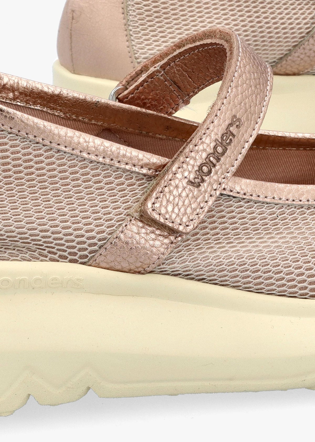 Isaura Nude Sporty Ballerina Pumps