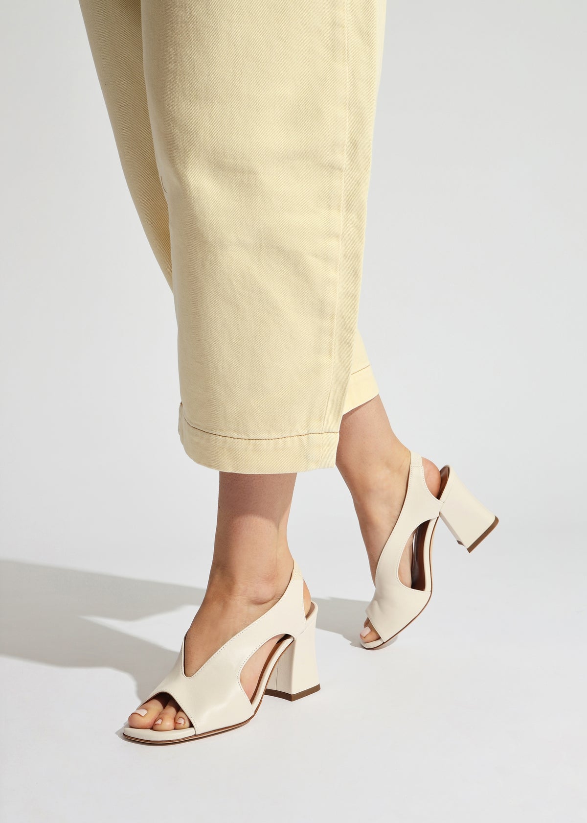 Scoop Cream Leather Cut Away Shaped Heel Sandals