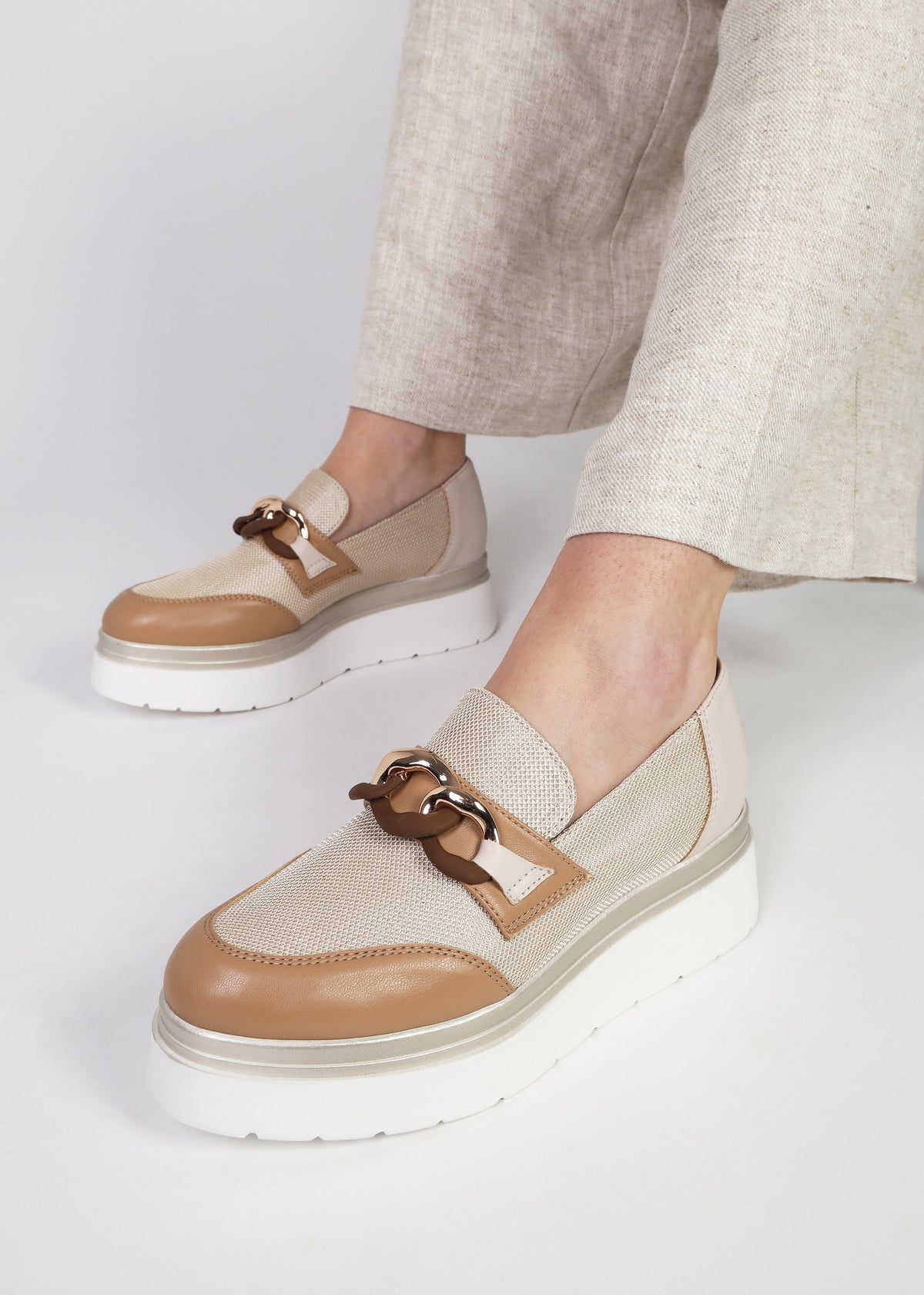 Chainy Beige Link Chain Flatform Loafers