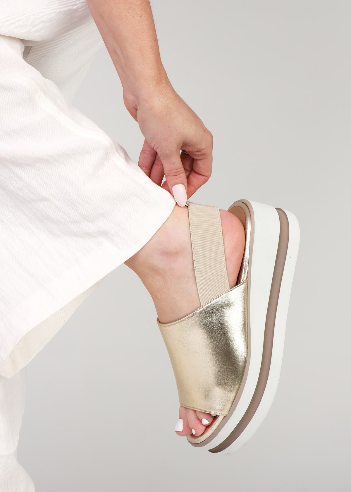 Sasly Gold Leather Flatform Sandals