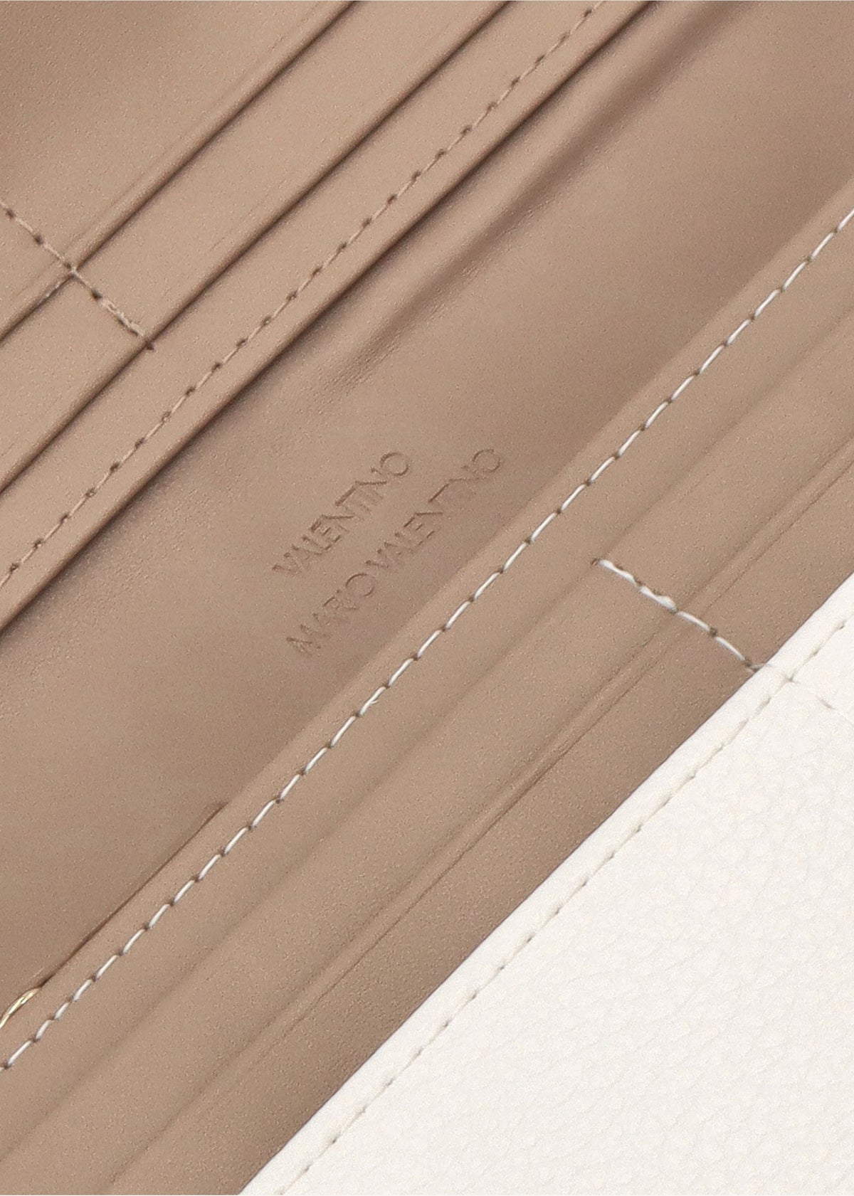 Alexia Bianco Cuoio Trifold Wallet