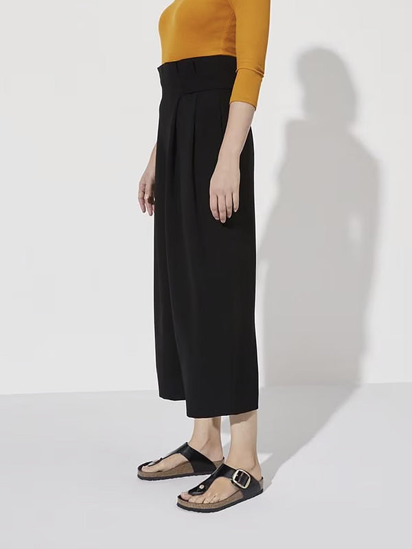 Gizeh Big Buckle High-Shine Black Leather Toe Post Sandals