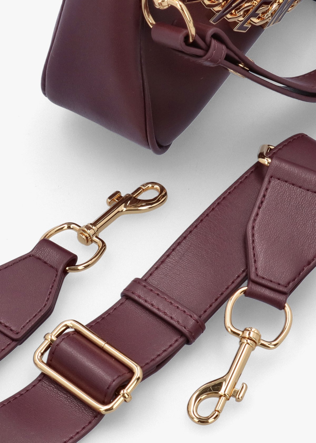 Chain Logo Vino Leather Shoulder Bag