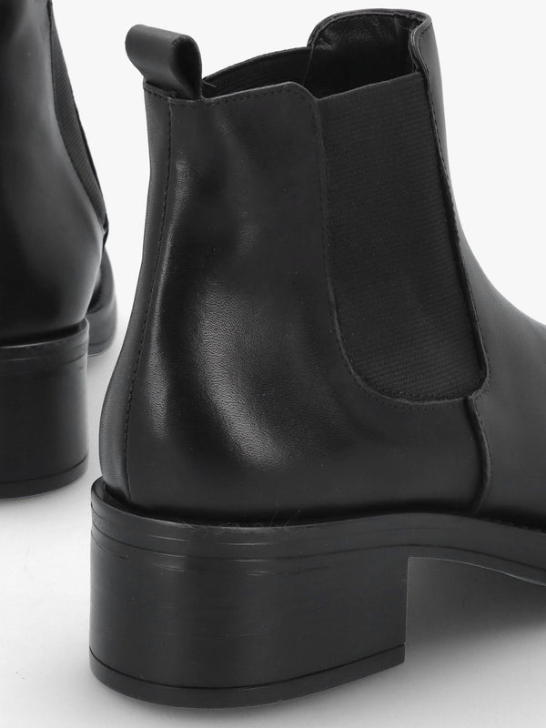 Black Leather Block Heel Chelsea Boots
