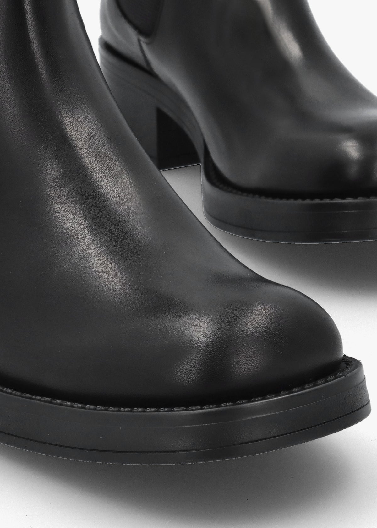 Black Leather Block Heel Chelsea Boots