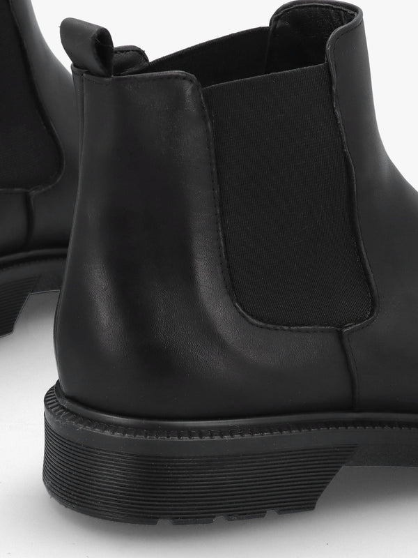 Black Leather Low Chelsea Boots