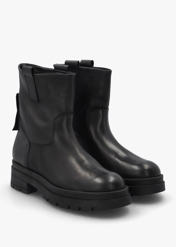 Black Leather Pull On Chunky Ankle Boots
