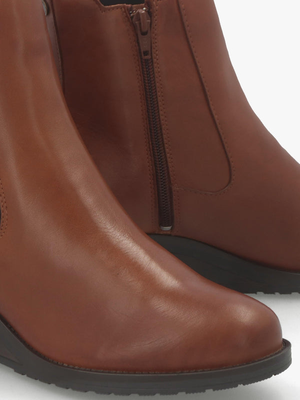 Bezzie Tan Leather Wedge Ankle Boots