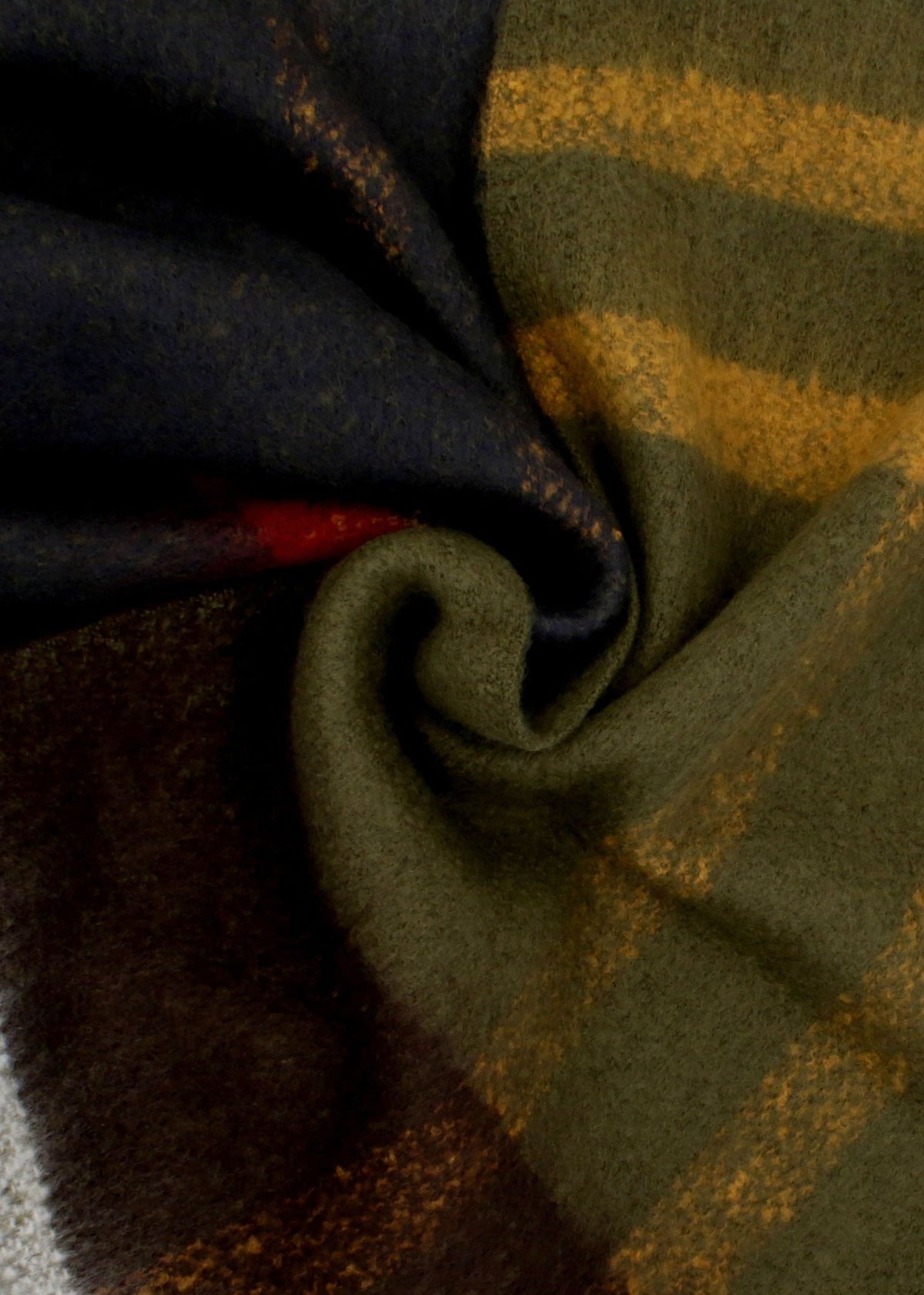 Isla Classic Tartan Bouclé Scarf