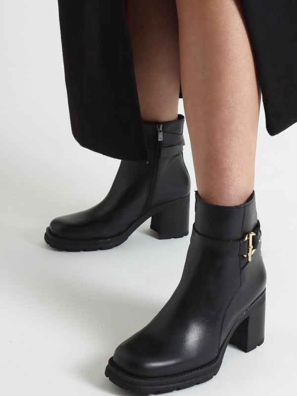 Itrim Black Leather Block Heel Ankle Boots