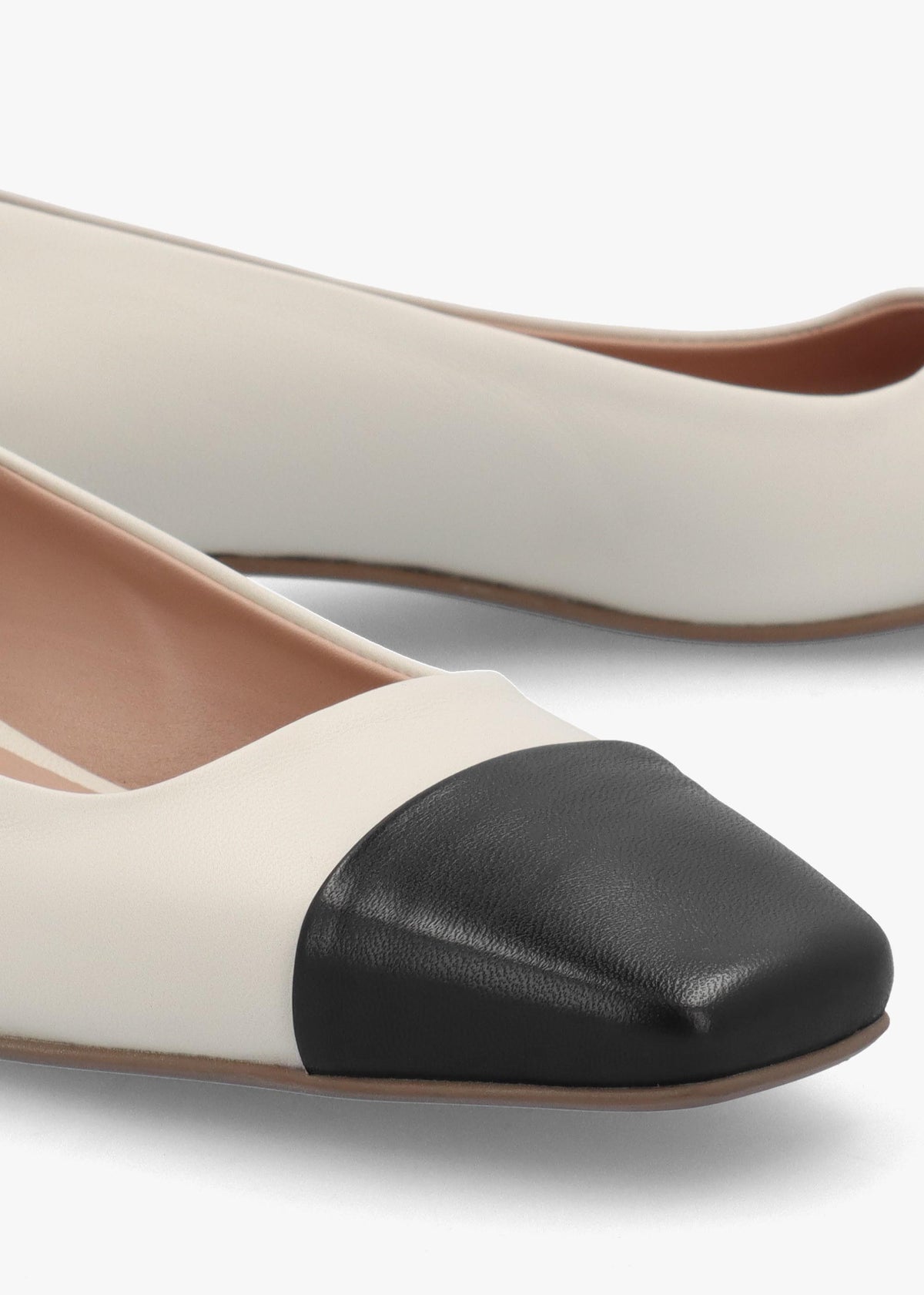 Saria White & Black Leather Toe Cap Pumps