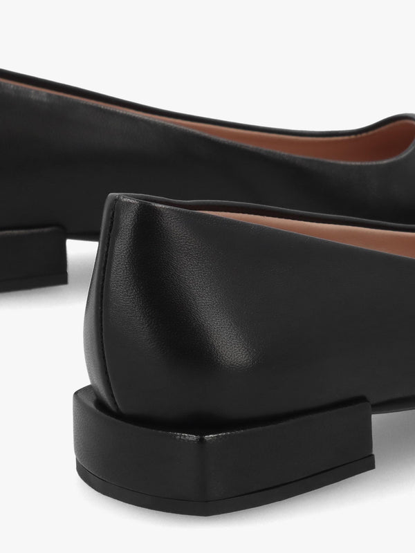 Saria Black Leather Patent Toe Cap Pumps