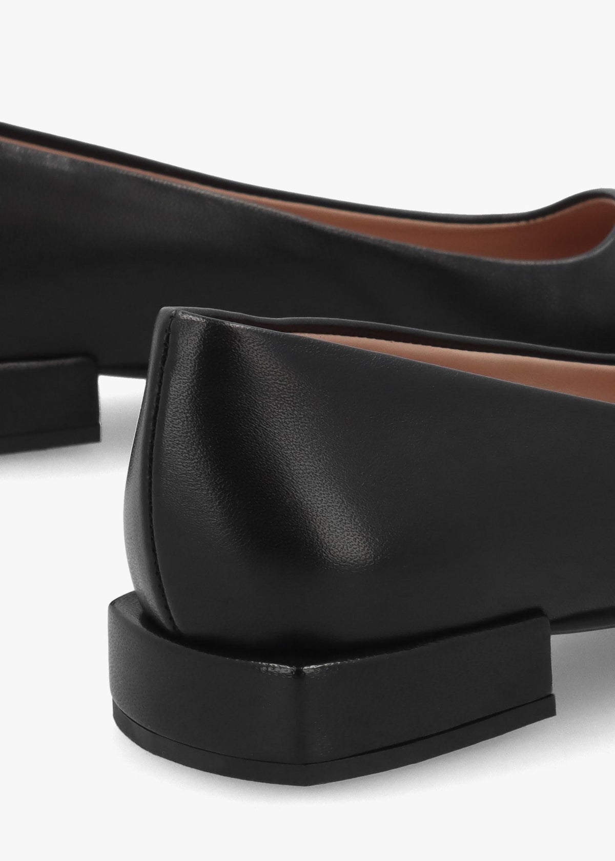 Saria Black Leather Patent Toe Cap Pumps