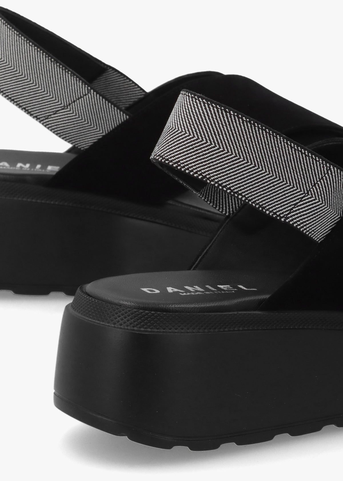 Sofly Black Suede Flatform Sandals