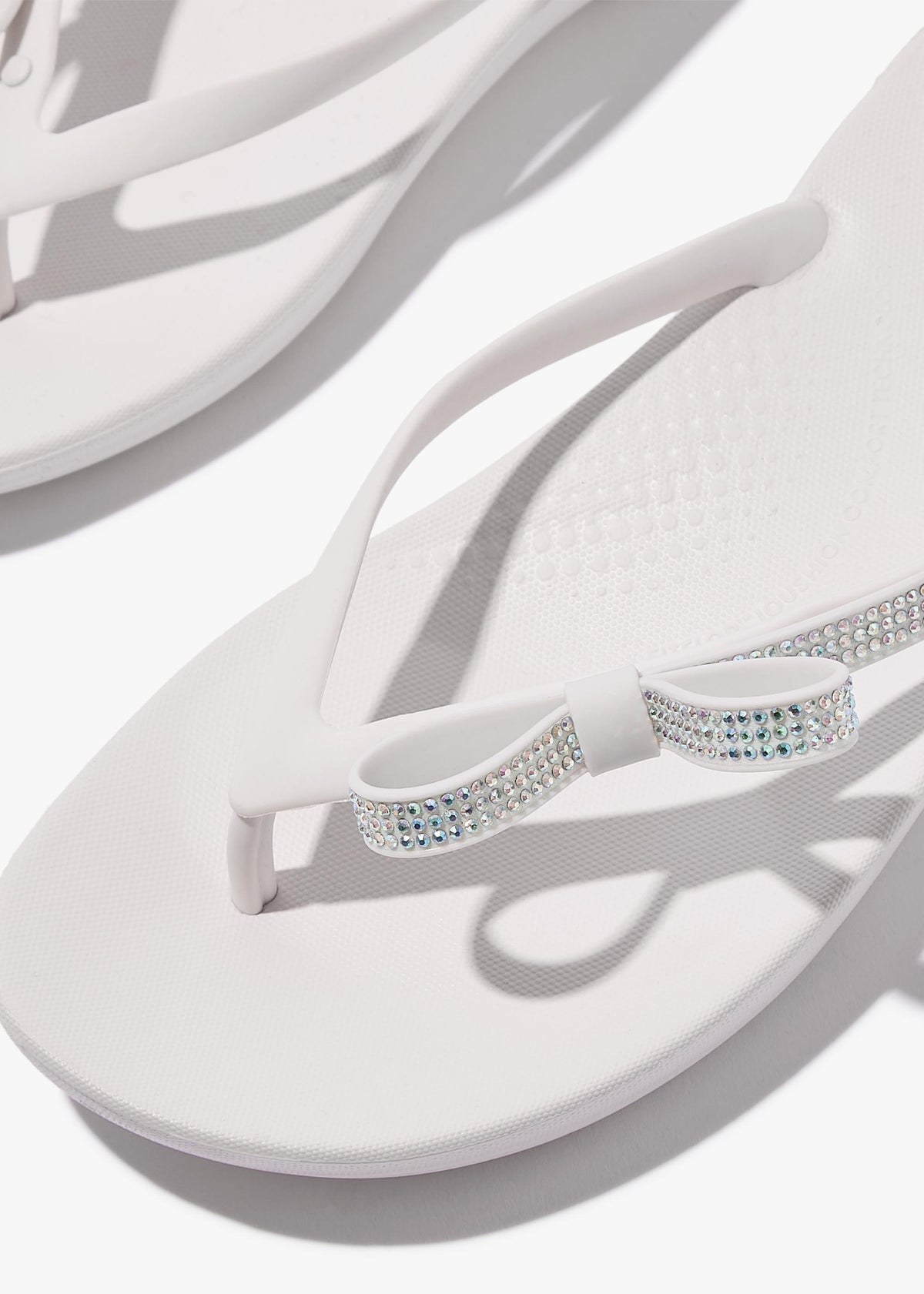 Iqushion Glitz Bow Urban White Flip Flops