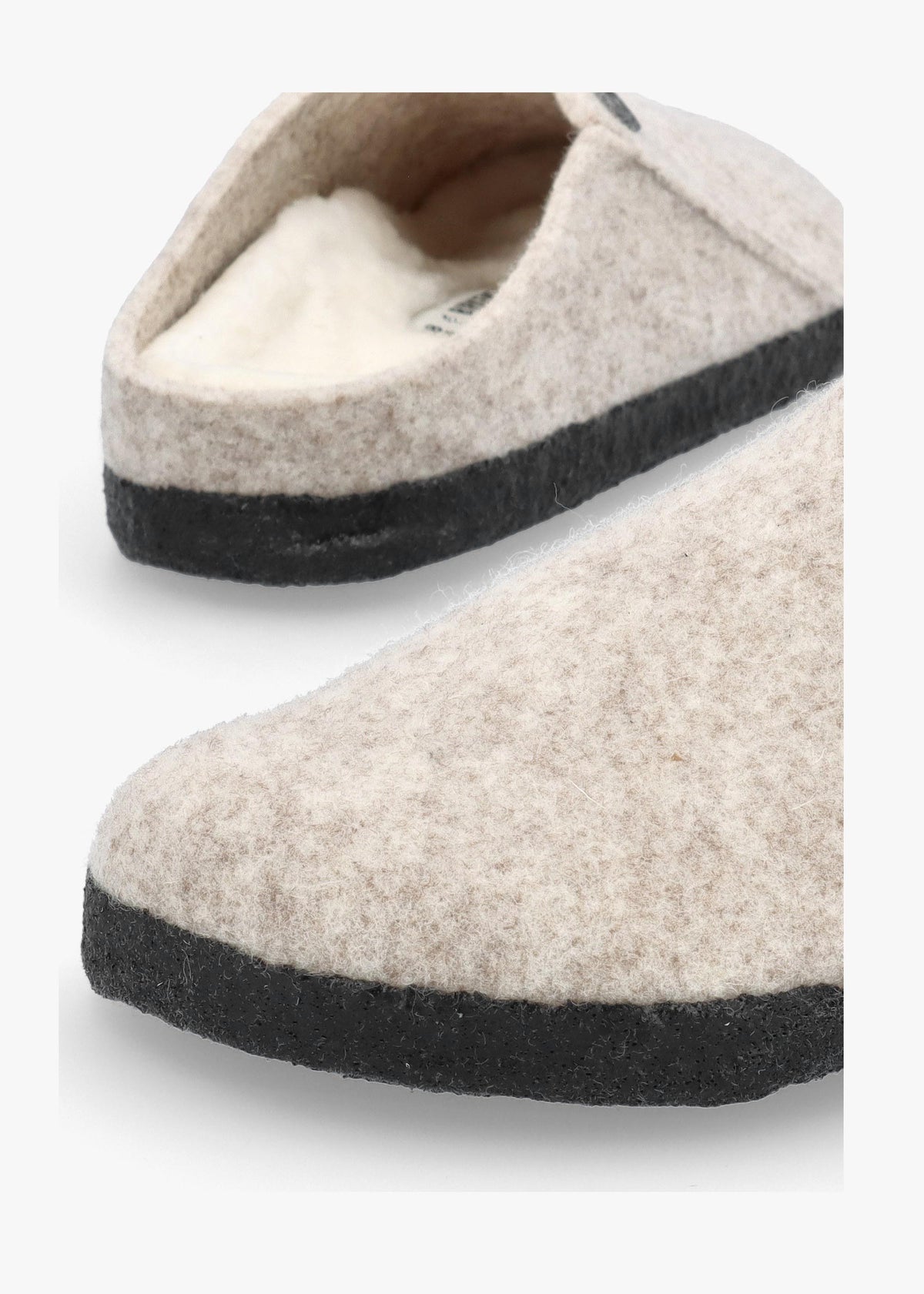 Women’s Zermatt Rivet Shearling Eggshell Slippers