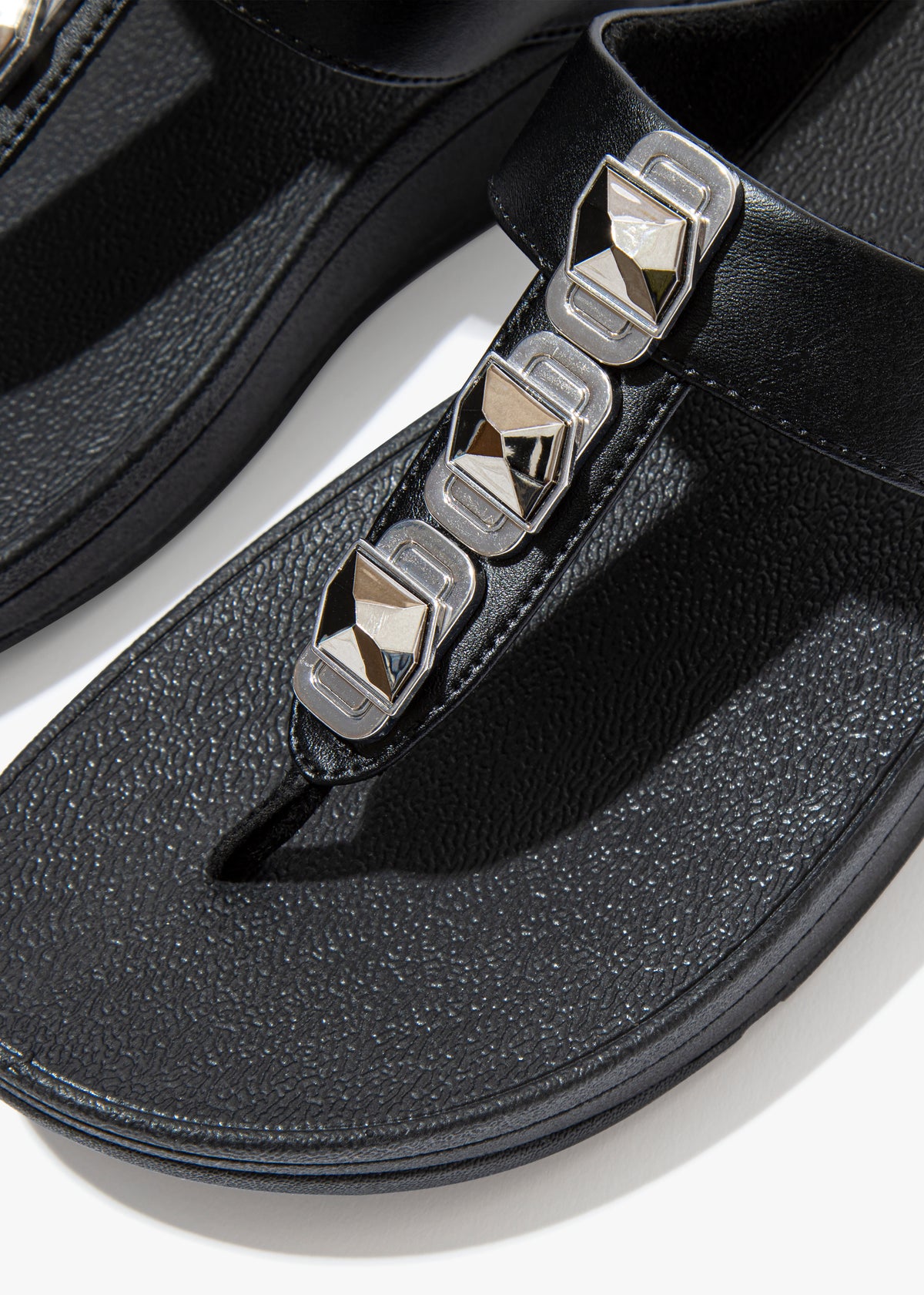 FitFlop Fino Crystal Lock All Black Toe Post Sandals