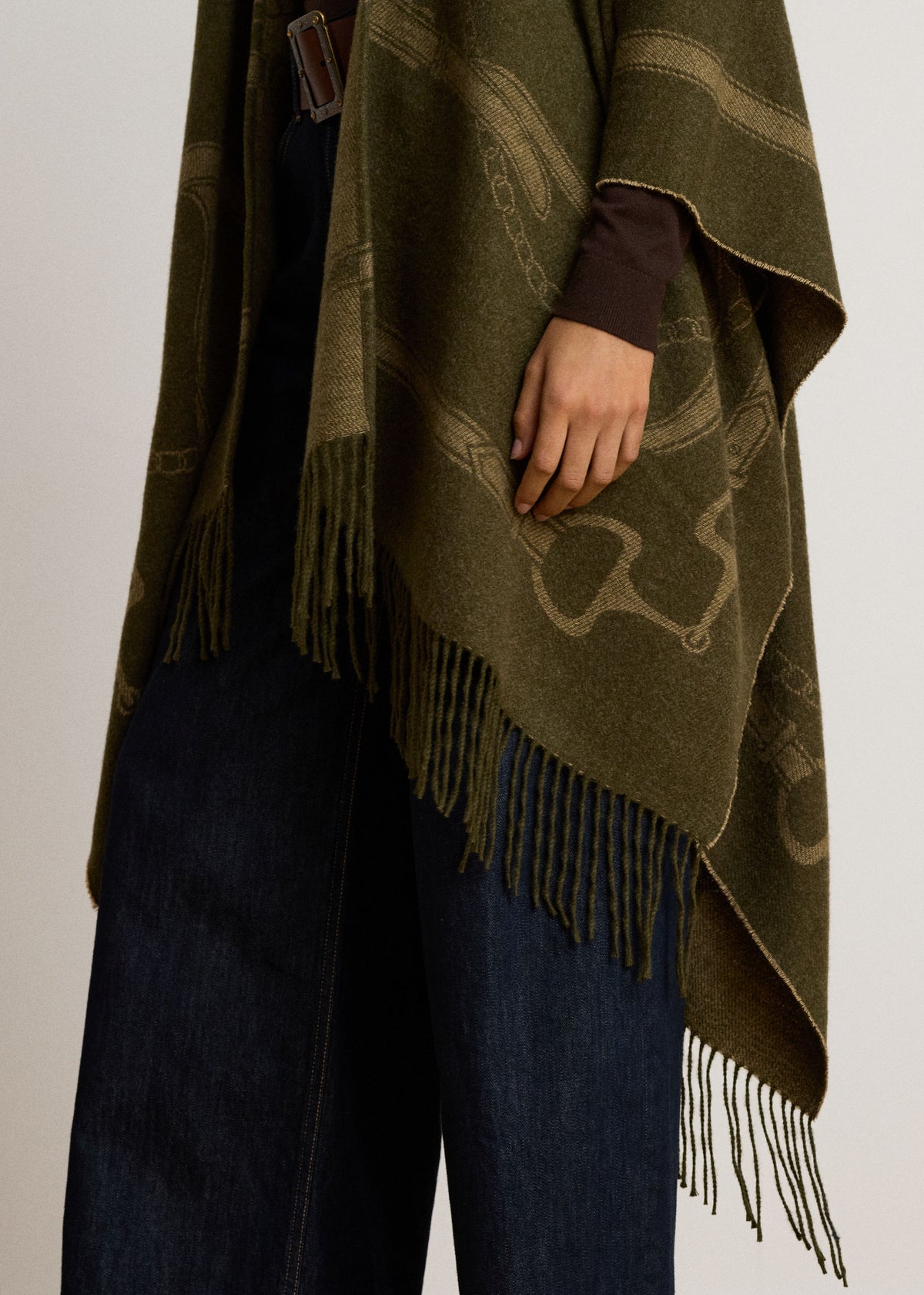 Belting-Motif Fringe Trim Jacquard Green Ruana