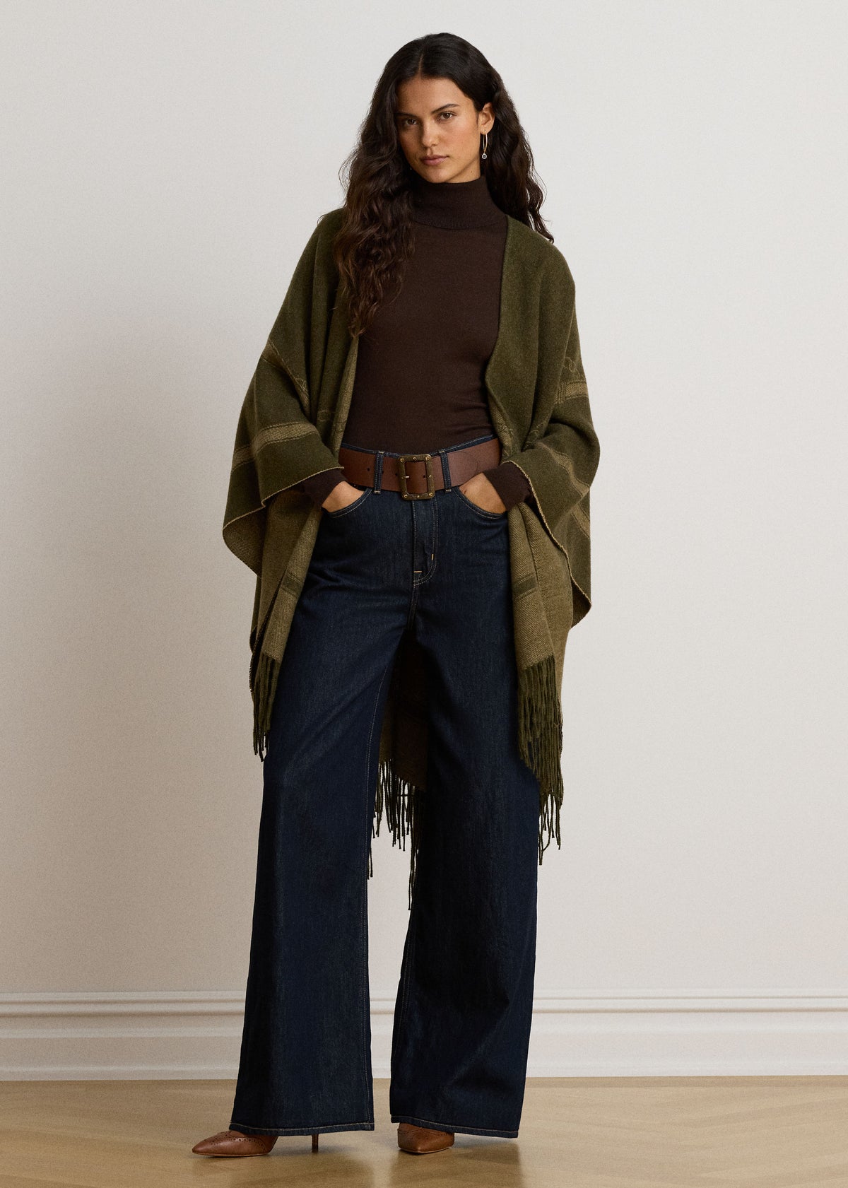 Belting-Motif Fringe Trim Jacquard Green Ruana