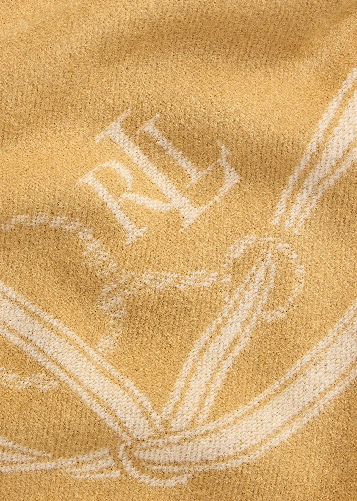 Belting-Motif Camel Scarf & Beanie Gift Set