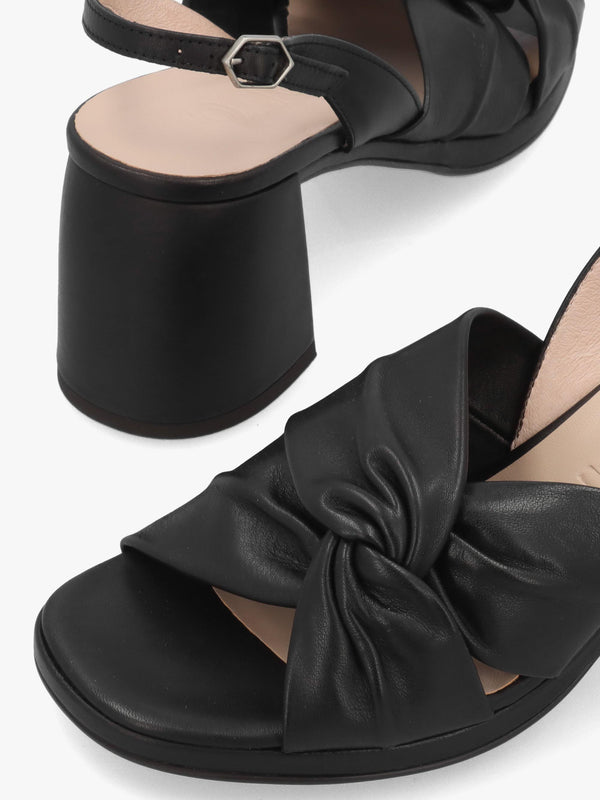 Wonders F-8202 Black Leather Block Heel Sandals