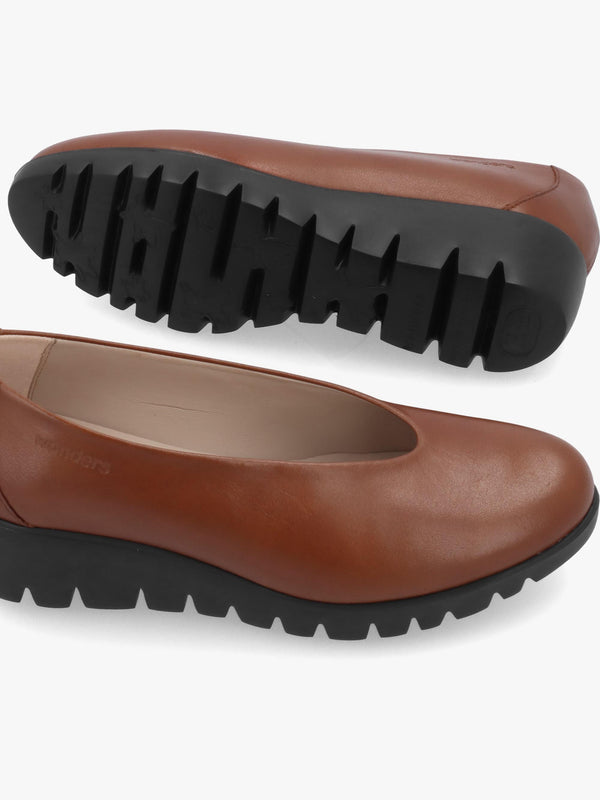 Wonders Flyer Tan Leather Wedge Court Shoes