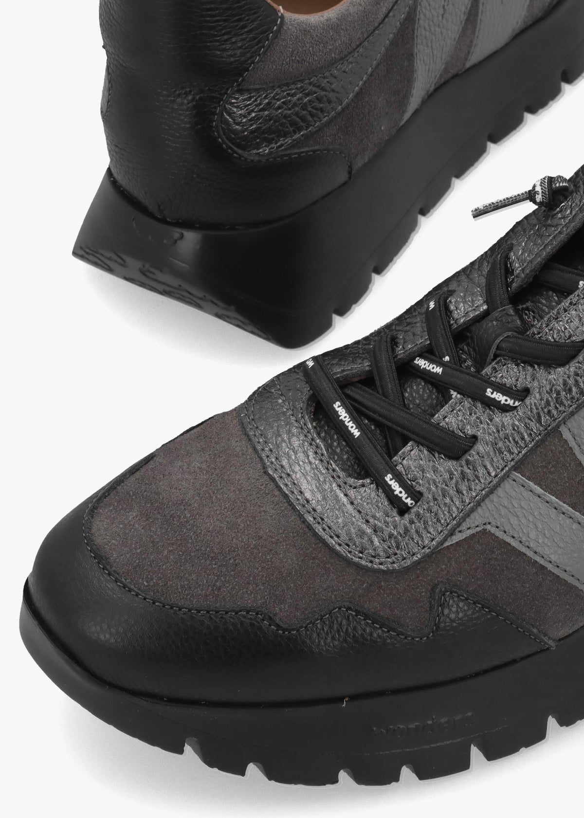 Odisei 110 Black Grey Metallic Leather & Suede Trainers
